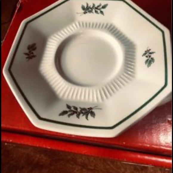 Vintage Nikko Christmas Time Retired Cups & Saucers - Picture 4 of 6